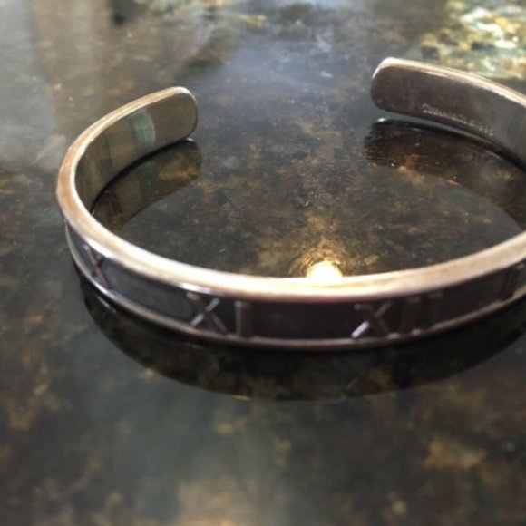 Sleek Authentic Tiffany & Co. Sterling Silver Vintage Atlas Bracelet from Italy - Picture 2 of 5
